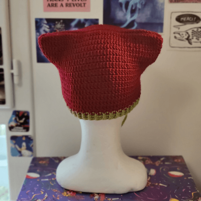 Bonnet chat boutons