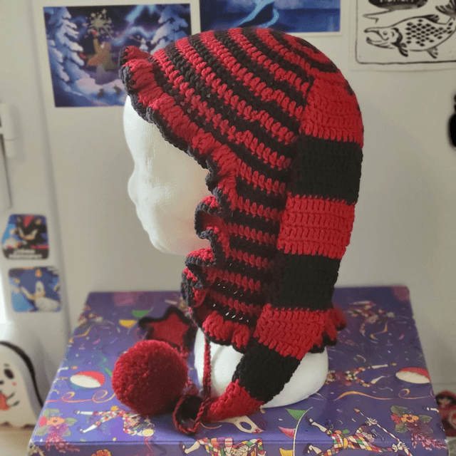 Capuche clown noir et rouge