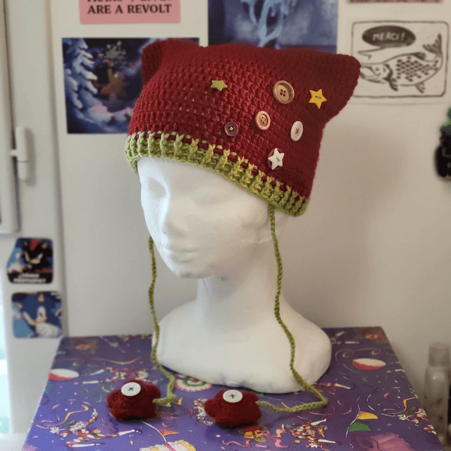 Bonnet chat boutons